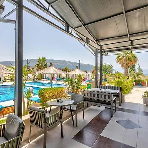 Beachfront With Facilities Apartment